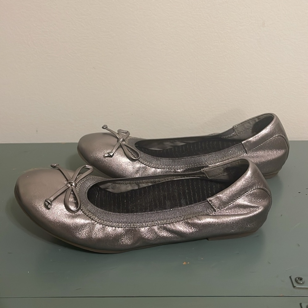 VIONIC Matira Womens Silver Pewter Leather Bow Ballet Flats - Picture 2 of 10